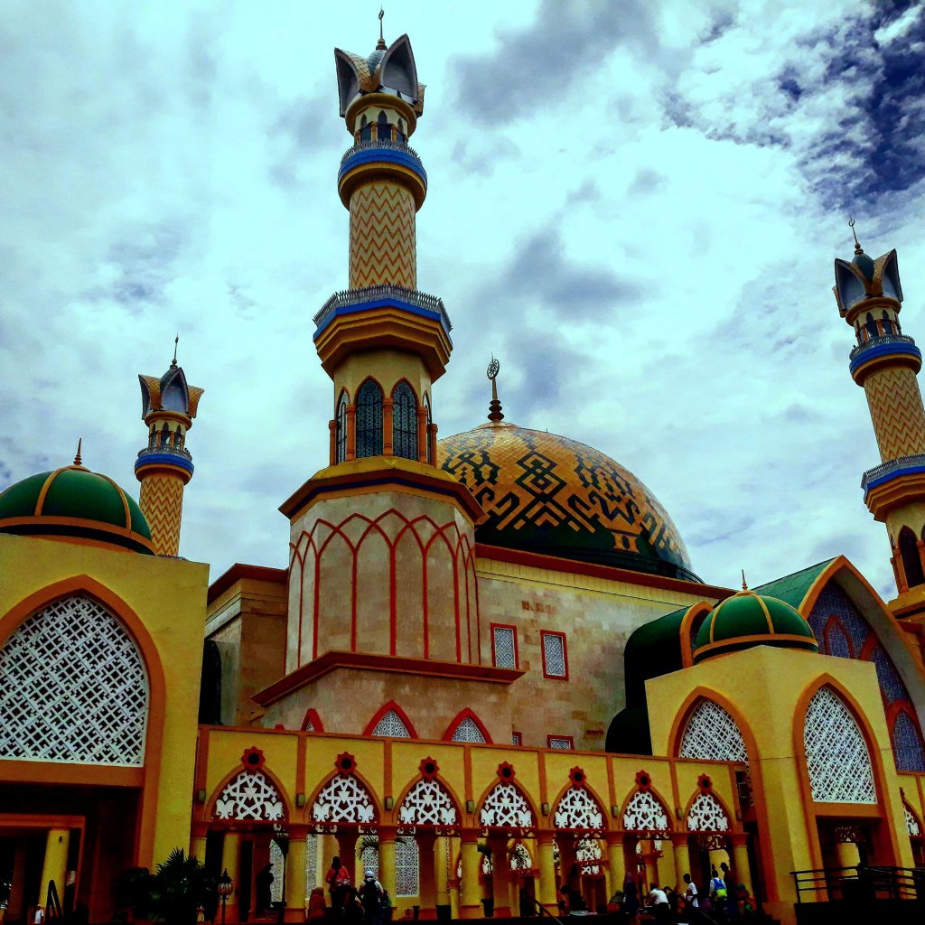 Lombok: Between Mosque and Beaches
